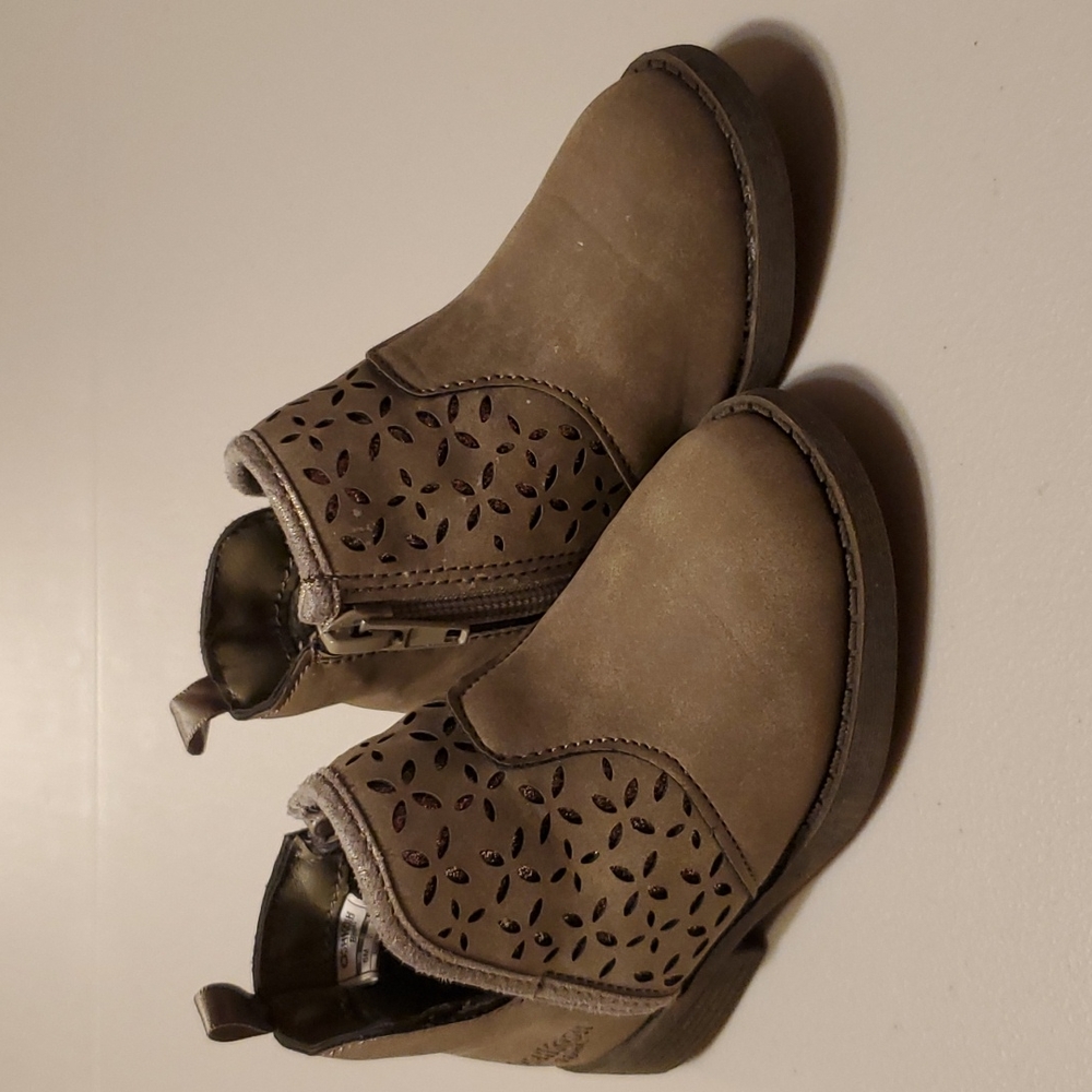 5 Toddler Girls Oshkosh Boots